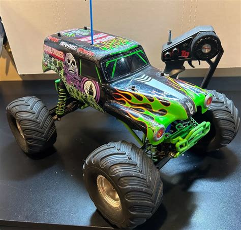 GRAVE DIGGER TRAXXAS MINI E